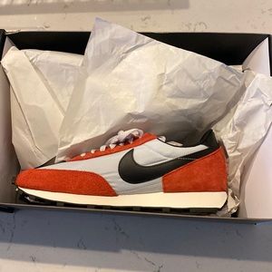 Nike Daybreak pure platinum/Black-Gym Red
